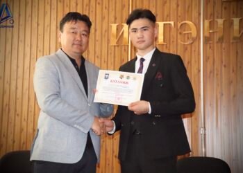 АЙМГИЙН ЗАСАГ ДАРГА Ц.ЧОГСОМЖАВ ЭЛСЭЛТИЙН ЕРӨНХИЙ ШАЛГАЛТАД ӨНДӨР ОНОО АВСАН СУРАГЧДАД БАТЛАМЖ ГАРДУУЛЛАА