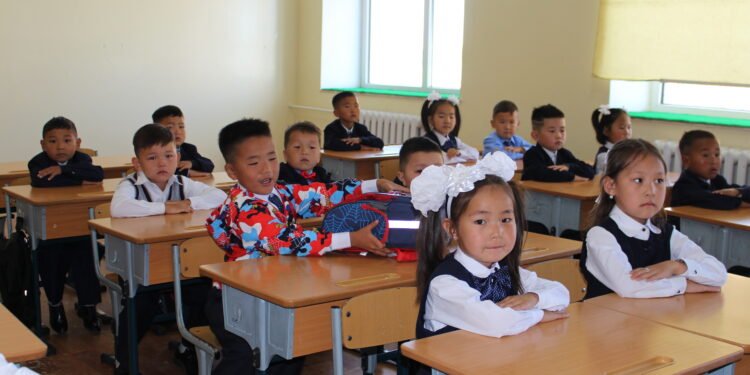 ХҮҮХЭД БАГАЧУУДЫН ИНЭЭД ХӨӨРӨӨР ЦАЛГИСАН 9 САРЫН 1-НИЙ ӨДӨР ИРЛЭЭ