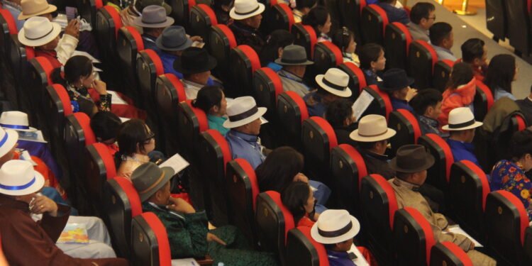 Хэнтий аймгийн эрдэнэт сүргийн эзэд болсон 600 малчид чуулж байна