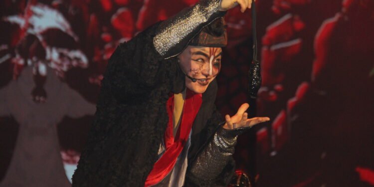 Архины хор хөнөөлийн тухай харуулсан "Хортой ус" хүүхдийн жүжиг нээлтээ хийлээ