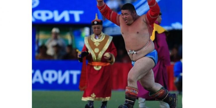 Эрхээ хасуулаад байсан Э.Оюунболд арслан Өвөрмонголд барилдана