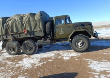 Дорнод аймгийн Матад сумын цагаанаар зудархуу байгаа Жаргалант, Буян-Өндөр багийн малчин айл өрхийн хооронд зам гаргах ажил явагдаж байна