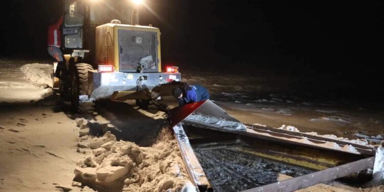 Дорнод | Долоон суманд хүнд мехназимаар цас цэвэрлэх, зам гаргах ажил хийгдэхээр боллоо