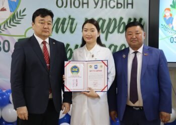 Олон улсын эмч нарын өдрийг тохиолдуулан Хэнтий аймгийн эрүүл мэндийн салбарынхан баярын хурал хийлээ