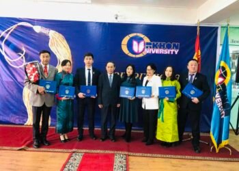 Хэнтий | Улсын бүртгэлийн хэлтсийн 13 албан хаагч зөгийн үүр хөтөлбөрт хамрагдаж эрх зүйч мэргэжил эзэмшлээ