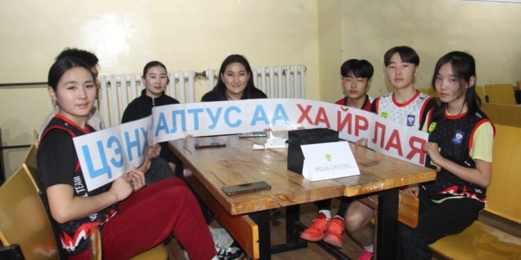 Хэрлэн 4 дүгээр сургууль “Дэлхийн усны өдөр”-т зориулж эцэг эх, багш, сурагчдын хамтарсан өдөрлөгийг зохион байгууллаа