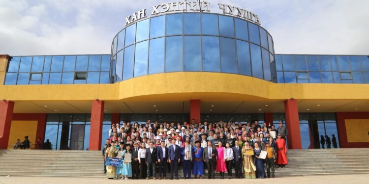 Урлагийн анхдугаар наадмын тэргүүн байранд Хэнтий ЦТСС-ын хамт олон шалгарлаа