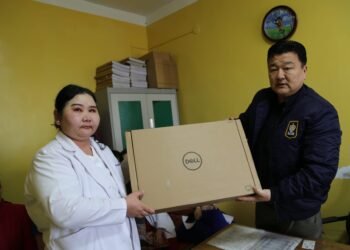 Галшар сумын эрүүл мэндийн төвд тоног төхөөрөмж, эм тариа олголоо