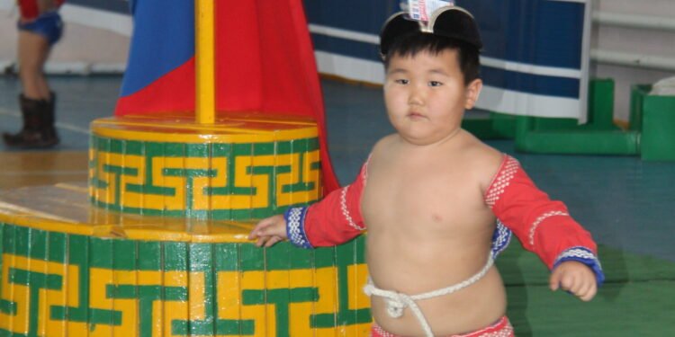 Хүүхдийн бөхийн “Хан Хэнтий аварга” дэвжээний 15 жилийн ойд зориулсан барилдаанууд эхэллээ