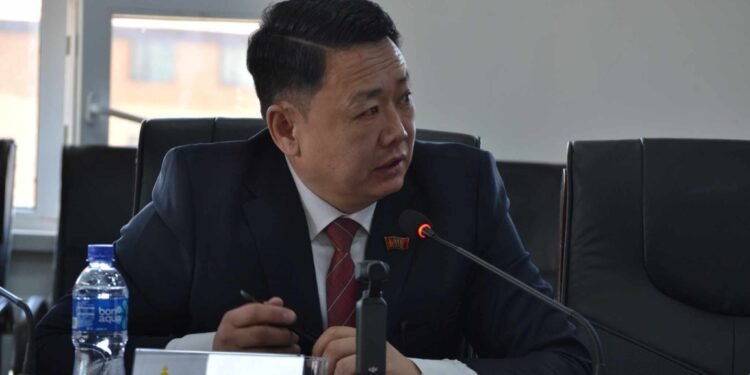 Үндэсний эвслээс зүүн бүсэд нэр дэвших Чулууны Эрдэнэбат гэж хэн бэ?