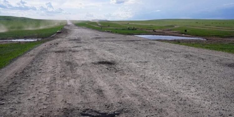 12.6 тэрбумаар "Тамын тавь" зам барьсан БНХАУ-ын компанийг С.Бямбацогт сайд цагдаад өглөө