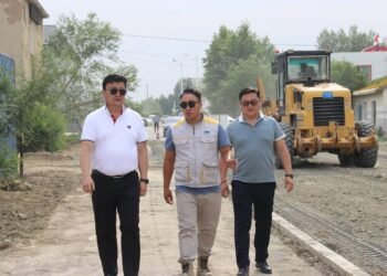 Хэнтий аймгийн Засаг дарга Ц.Чогсомжав аймгийнхаа барилга, бүтээн байгуулалтуудын ажлын явцтай танилцжээ