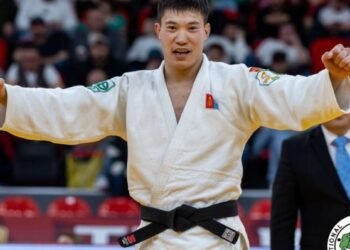 Б.Эрдэнэбаяр эхний ялалтаа авч шөвгийн 16 руу орлоо