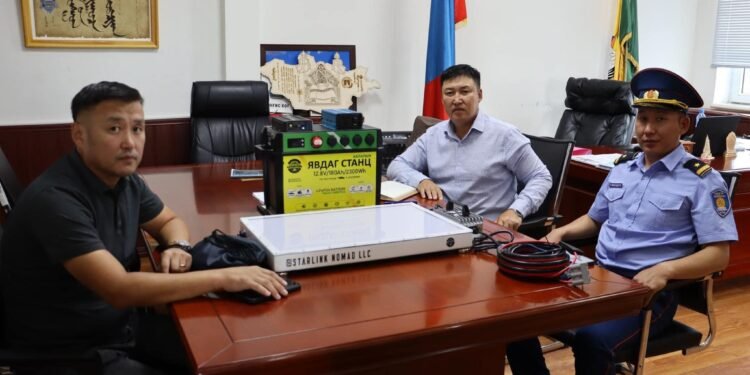 Бор-өндөр сум дахь Онцгой байдлын хэлтэст старлинкийн сансарын сүлжээний хөдөлгөөнт төхөөрөмжийг гардууллаа