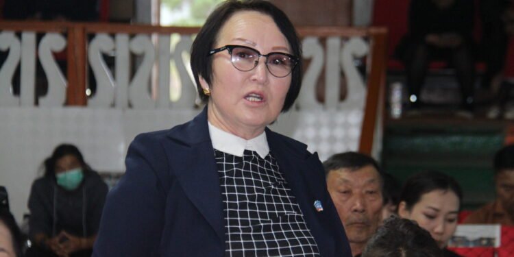 Батширээт сумын 230 гаруй иргэн төрийн болон эмнэлгийн тусламж үйлчилгээг нэг дороос авлаа