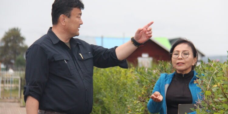 Аймгийн засаг дарга Ц.Чогсомжав Батширээт сумын цэцэрлэгийн их засвартай танилцлаа