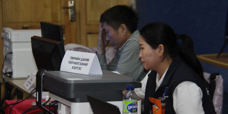 Биндэр сумын иргэдэд төрийн болон эмнэлгийн тусламж үйлчилгээг нэг дороос хүргэлээ