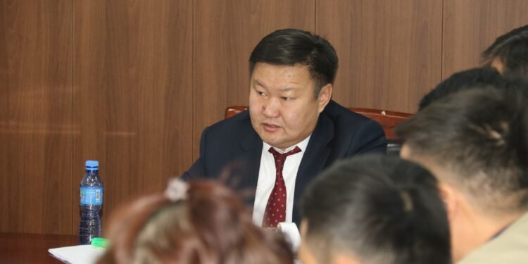 Д.Аюурбунь аймгийн төрийн байгууллагын дарга нартай уулзаж юу ярив?