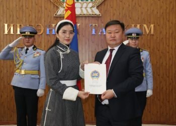 Хэнтий аймгийн төрийн захиргааны 21 албан хаагч тангараг өргөжээ