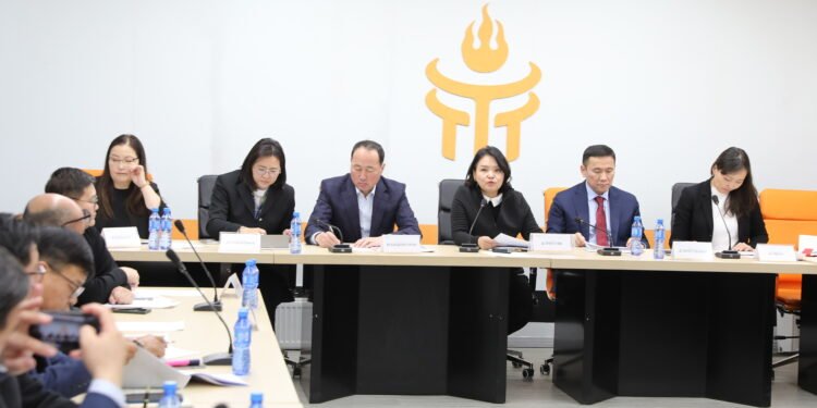 УИХ-ын гишүүд Тавантолгой түлш компанийн үйлдвэртэй танилцлаа