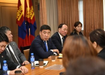 Зүүн бүсээс сонгогдсон УИХ-ын гишүүд МУИС-ийн зүүн бүсийн сургуулийн багш нарыг хүлээн авч уулзлаа