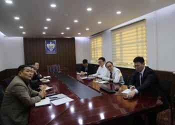 Хэнтий аймаг "Их цагаан шүтээн" тугийг зална