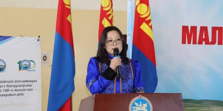 Цэнхэрмандал сумын малчдын зөвлөгөөн боллоо