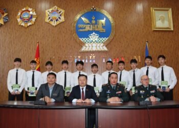 Хэнтий | Оюутан цэргүүдэд цэргийн үүрэгтний үнэмлэх, сурах бичгийг гардууллаа