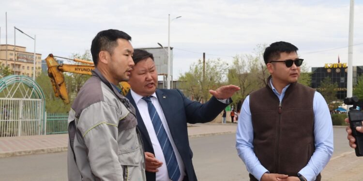 Хэрлэн сумын 3 болон 5 дугаар багт бохир усны салбар шугамын ажлууд хийгдэхээс 3 дугаар багийн ажил хийгдэж байна