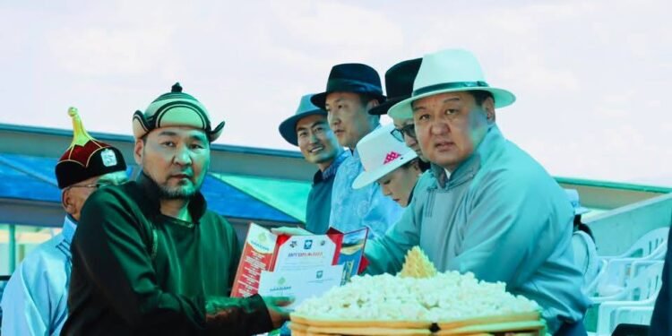 Хэнтий | Шагайн харвааны мэргэчүүл шагналаа гардан авлаа