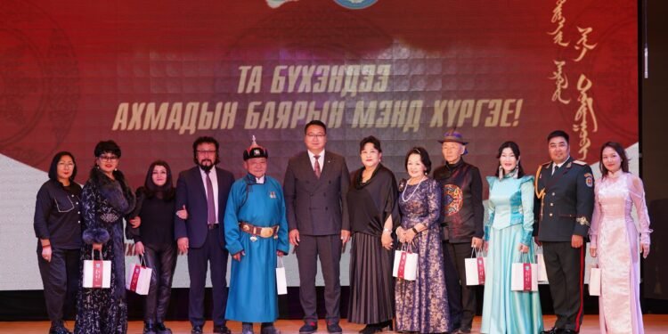 Дундговь аймгийн ахмадуудад зориулсан "Эртний сайхан" чуулгын концерт боллоо