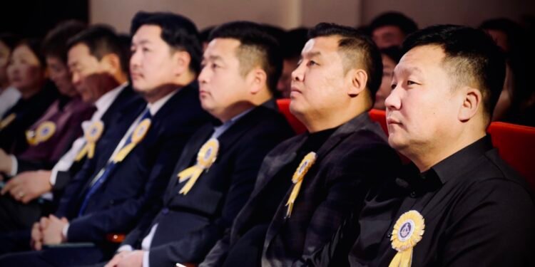 Батноров сумын төрийн албан хаагчид анх удаа зөвлөгөөнөө зохион байгуулж байна