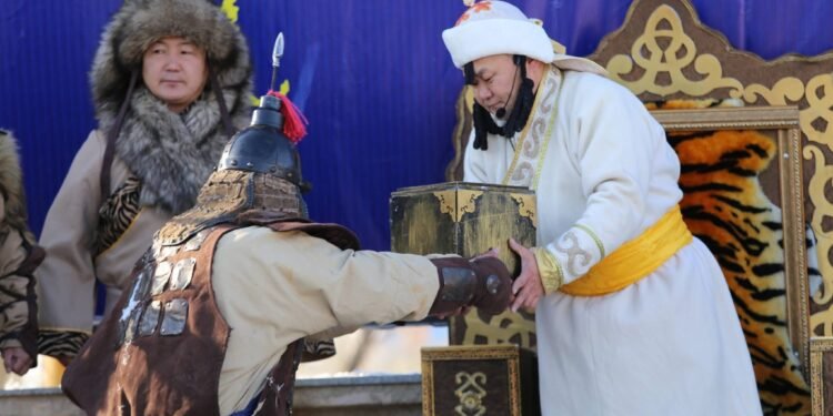 Их эзэн Чингис хааны гал голомтыг сахин суугч Хан Хэнтийчүүд Монгол бахархлын өдрийг Чингисийн талбайдаа өргөн дэлгэр тэмдэглэн өнгөрүүлж байна