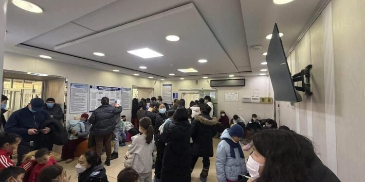 Хүүхдийг дарлаж, эцэг эхийг туйлдуулдаг ханиад хаа сайгүй тархав