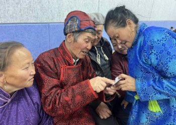 Луус сумын ахмадууд дуулах өдөр дуун цэнгүүнд нэгдэв