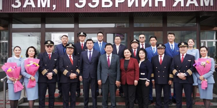 Онц байдлын бүсээс Монгол иргэдээ тээвэрлэсэн МИАТ-ийн нислэгийн багийнханд талархал илэрхийлэв