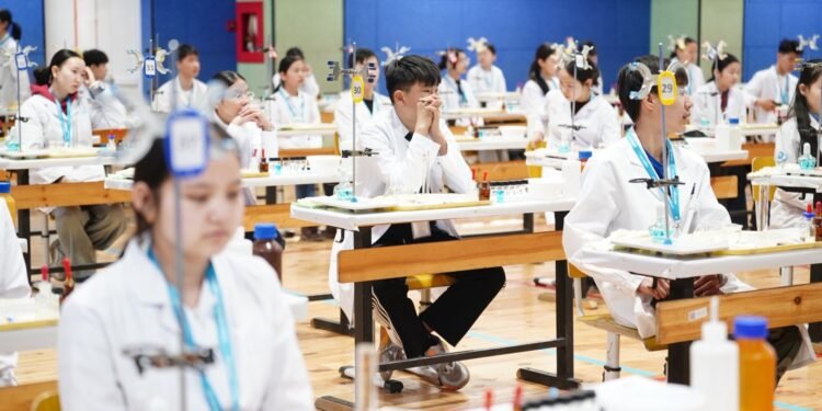 Улсын химийн 35 дугаар олимпиад Хэнтий аймгийн Чингис хотноо эхэллээ